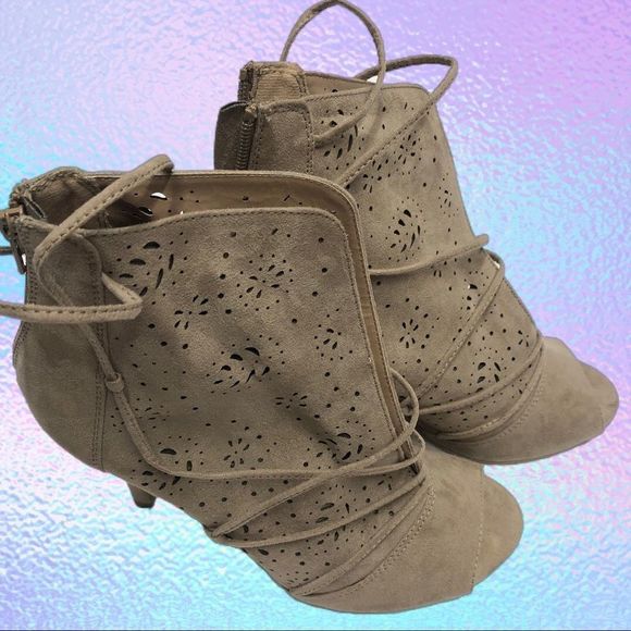 LC Lauren Conrad Shoes - Lauren Conrad open toe size 9 shoes